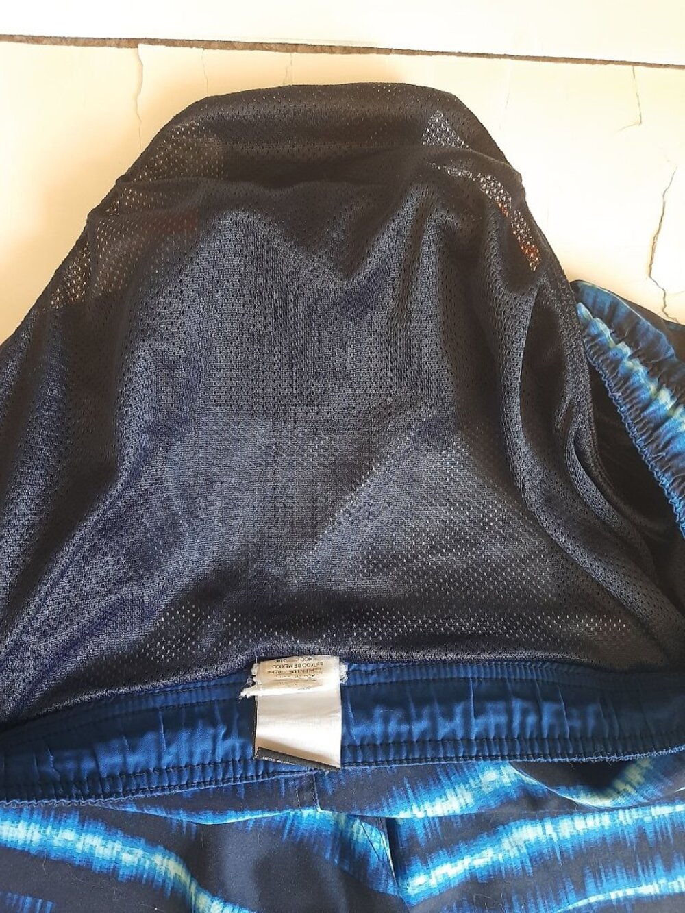 Nike Striped Tie-Dye Swim Trunks Size XL Pockets Lining  Beach Travel Summer - Picture 10 of 10